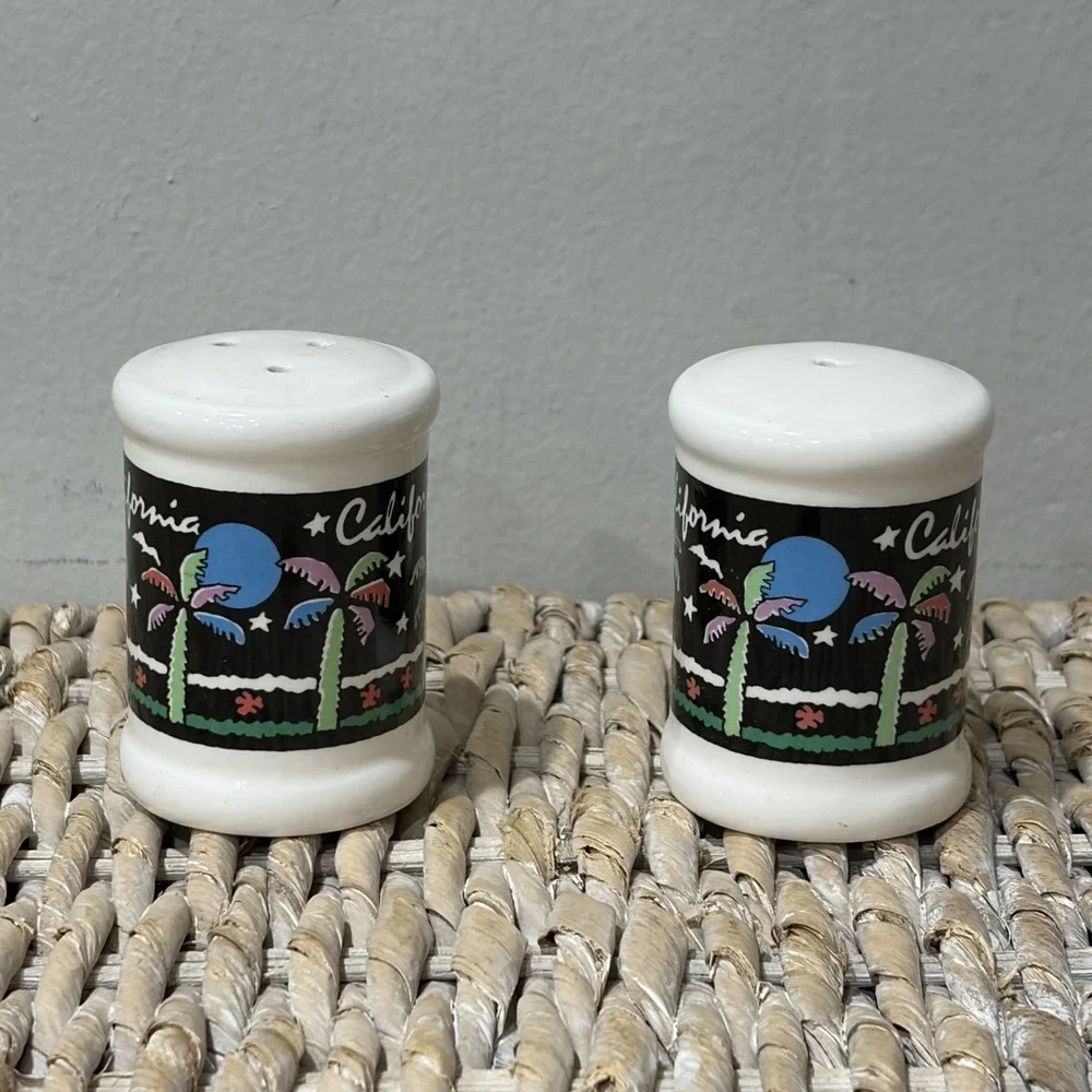 Vintage California DFS West salt and pepper shakers Set Palm Trees‎ 90s Handles
